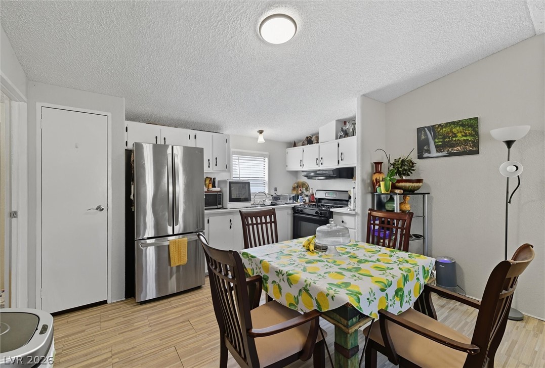 Photo 7 of 27, 261 W Kite Street