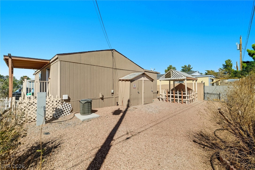 Photo 18 of 27, 261 W Kite Street