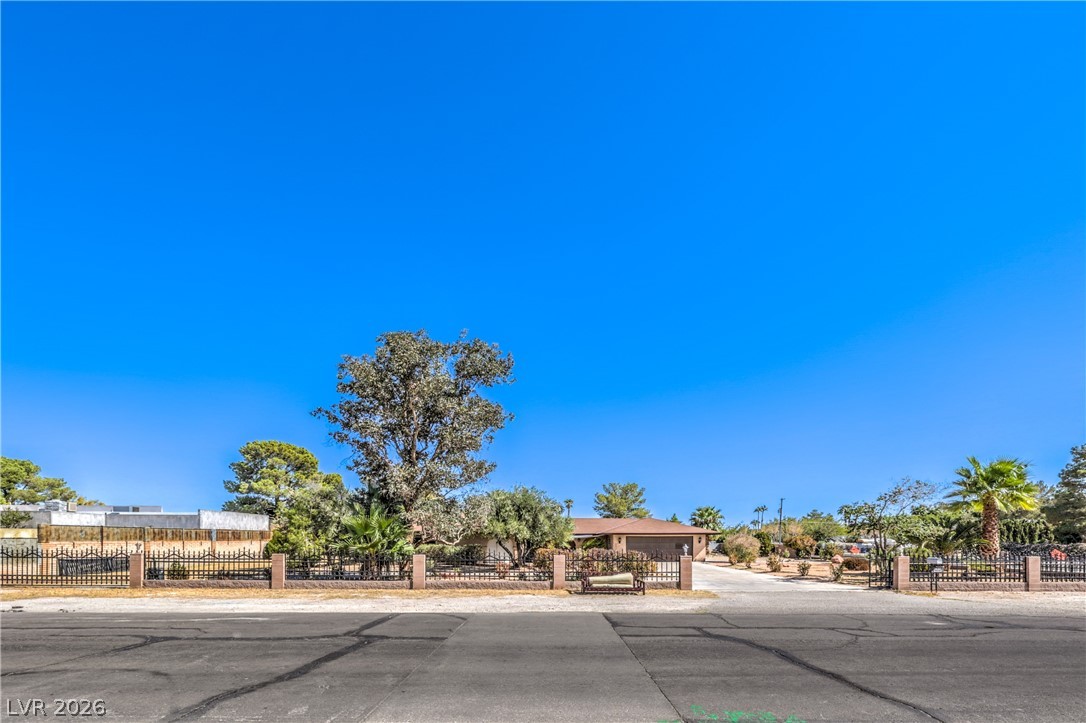 2880 Red Rock Street, Las Vegas 89146
