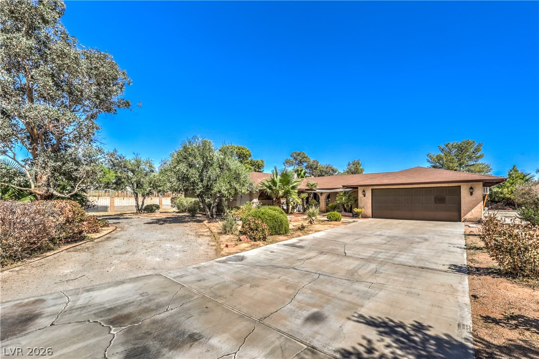 Photo 2 of 2880 Red Rock Street