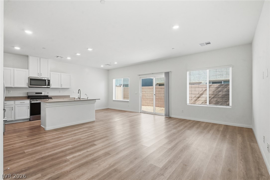 Photo 3 of 4706 Turquoise Cliffs Avenue