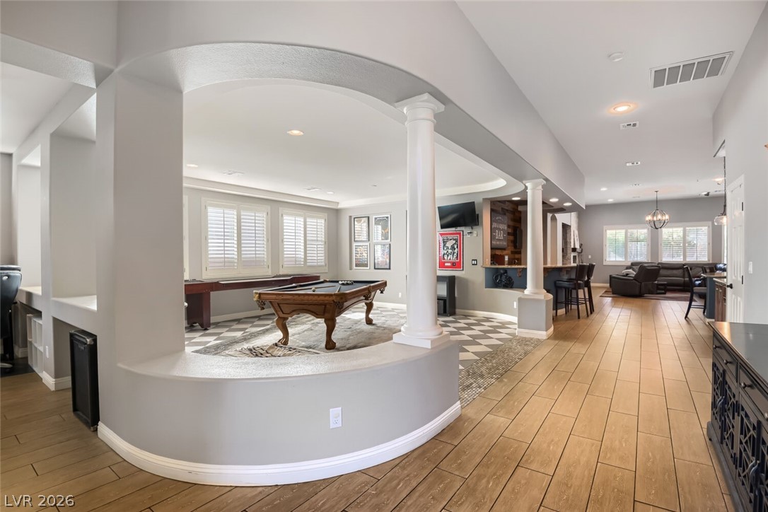 Photo 4 of 3933 Pasilla Avenue