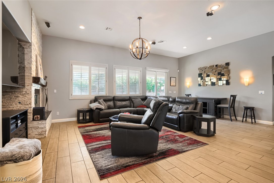 Photo 9 of 25, 3933 Pasilla Avenue