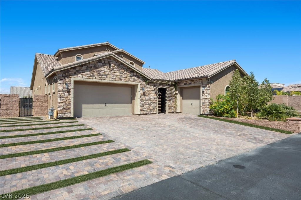 Photo 3 of 2803 Candelaria Drive