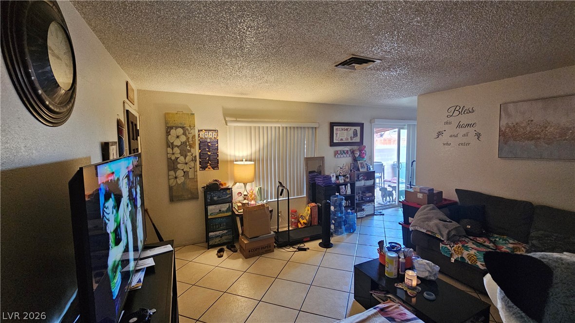 Photo 8 of 44, 4418 Pinegrove Street