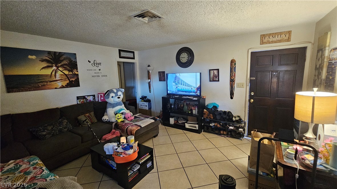 Photo 9 of 44, 4418 Pinegrove Street