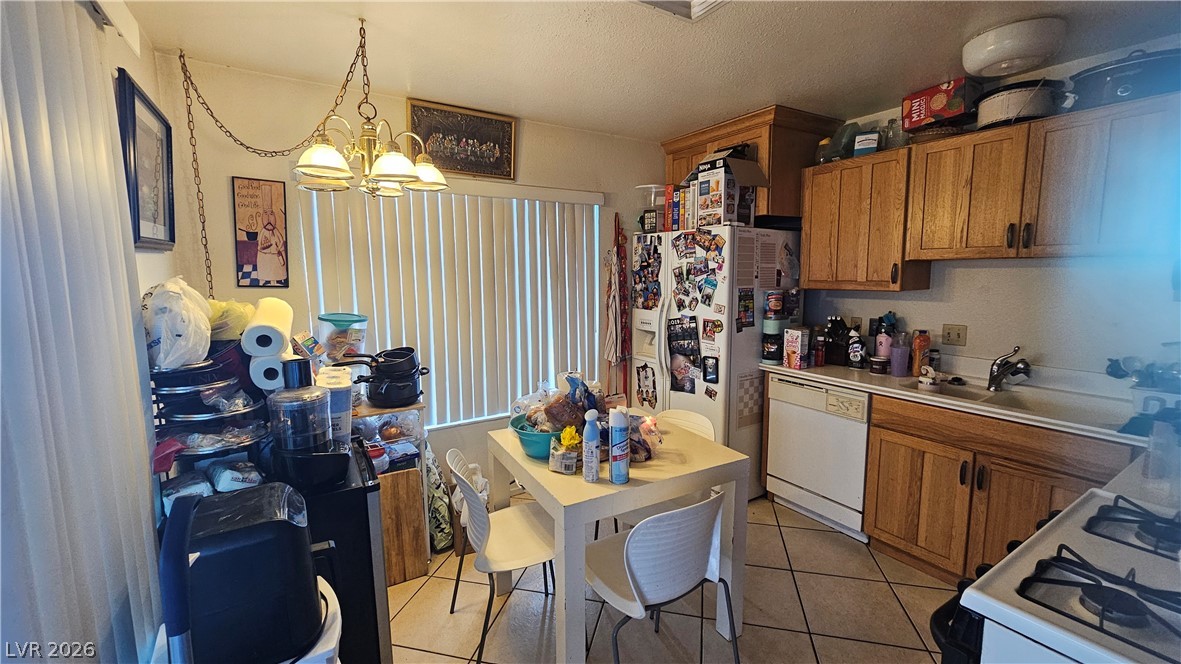 Photo 11 of 44, 4418 Pinegrove Street