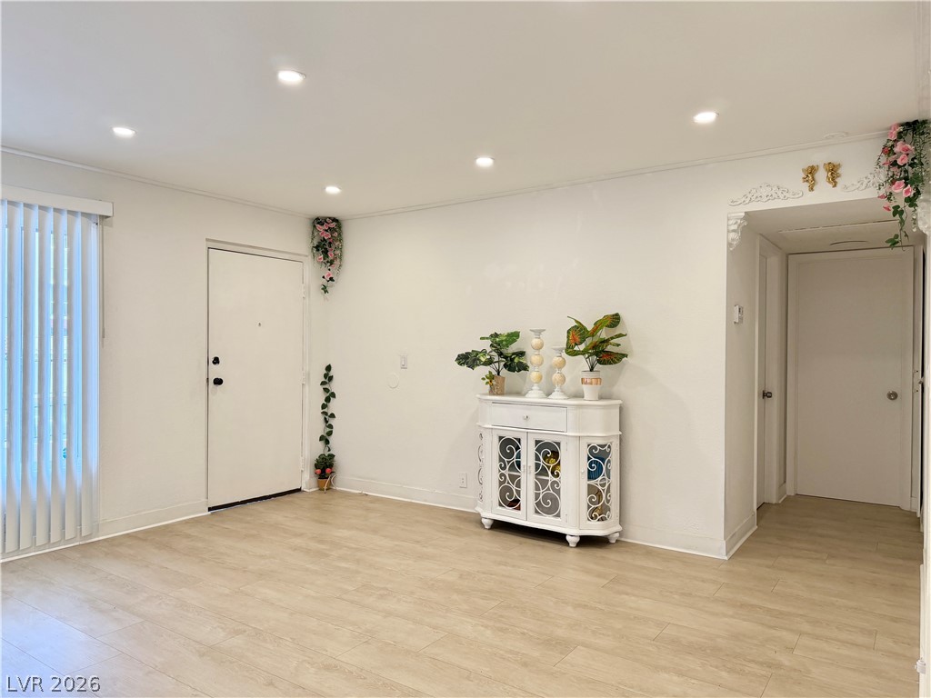 575 S Royal Crest Circle #7, Las Vegas 89169