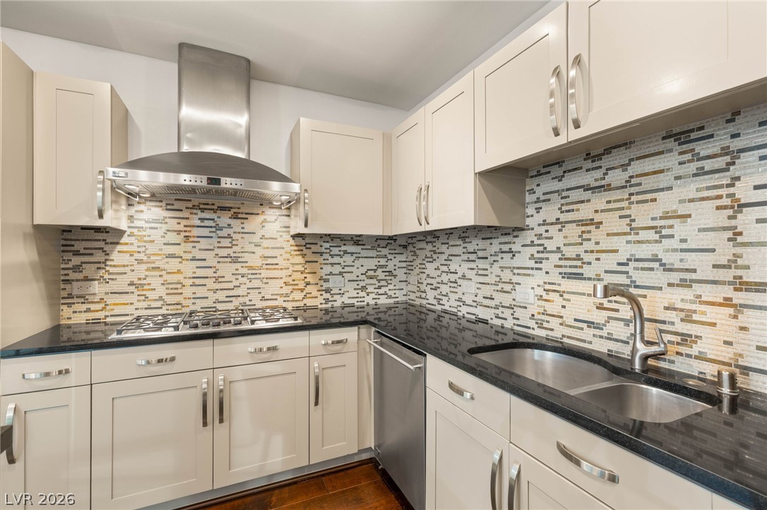 Photo 15 of 32, 4575 Dean Martin Drive #1007