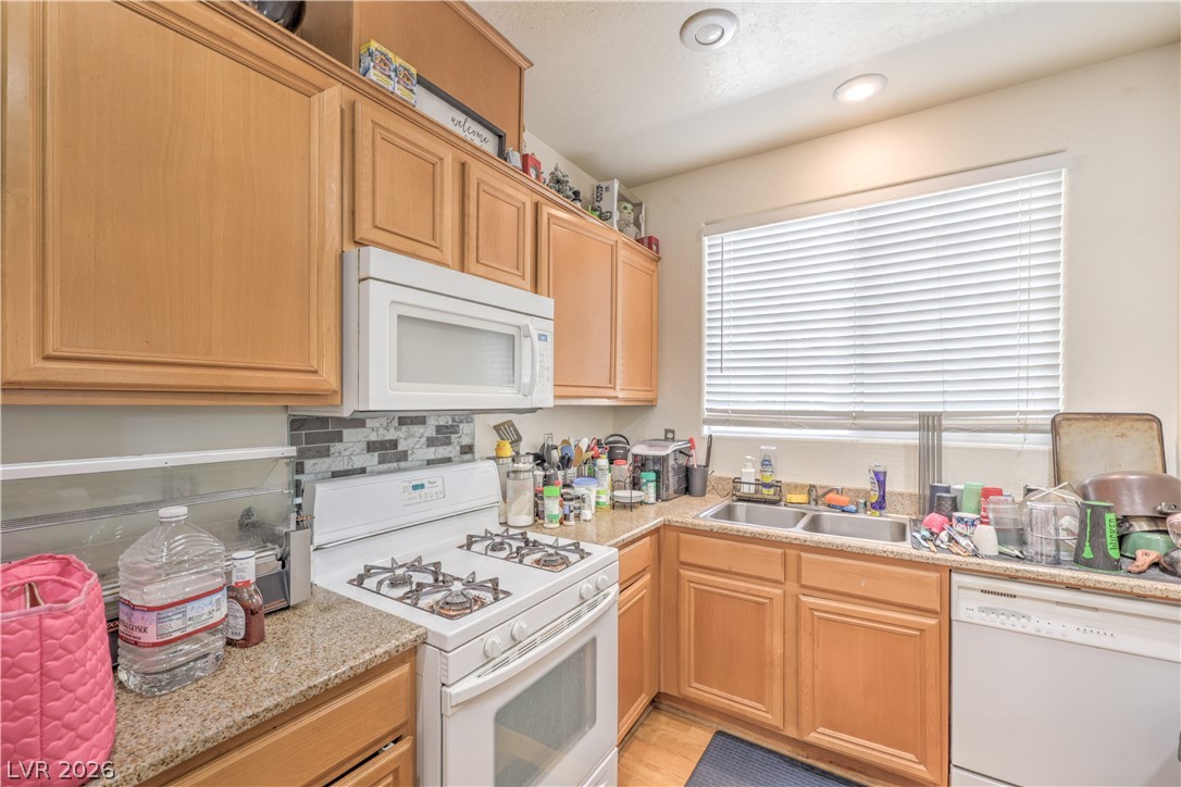 Photo 8 of 35, 4330 Westbury Square Street #2