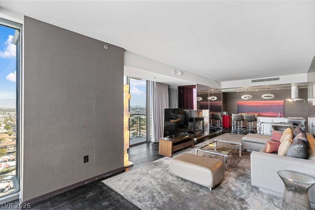 Photo 13 of 47, 4381 W Flamingo Road #23301
