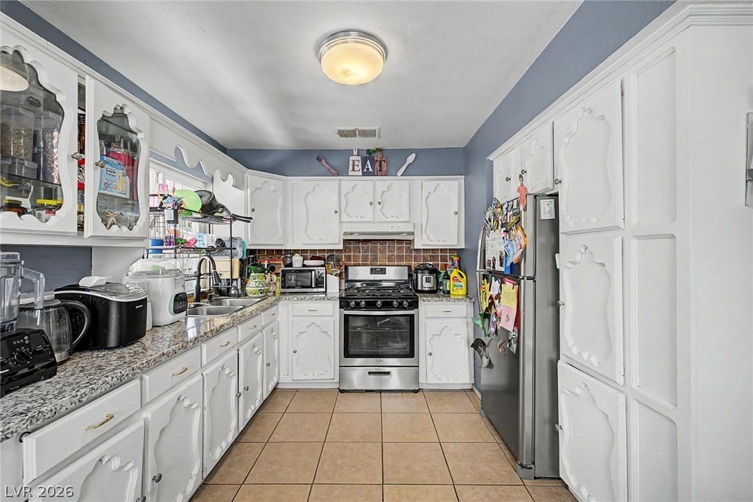 Photo 9 of 26, 4533 Sherrill Avenue