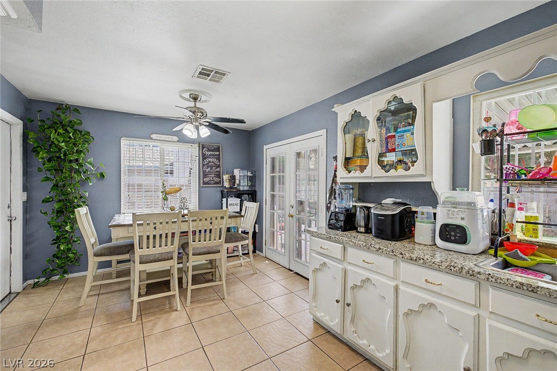 Photo 11 of 26, 4533 Sherrill Avenue