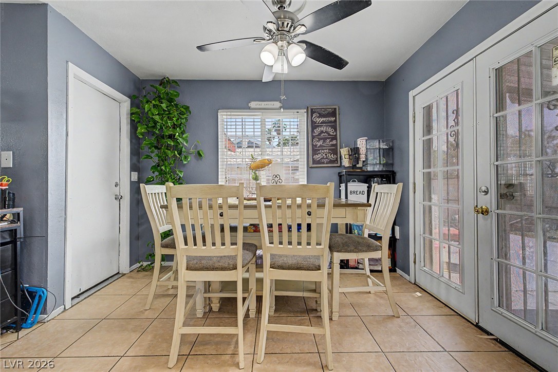 Photo 13 of 26, 4533 Sherrill Avenue