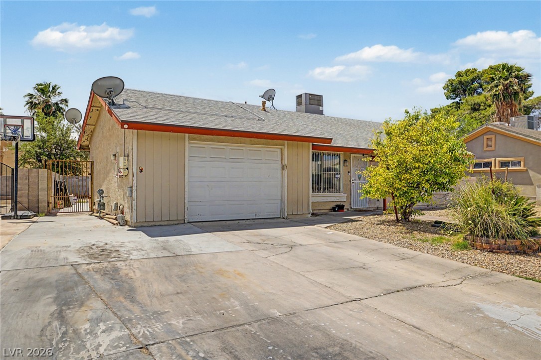 Photo 3 of 4533 Sherrill Avenue