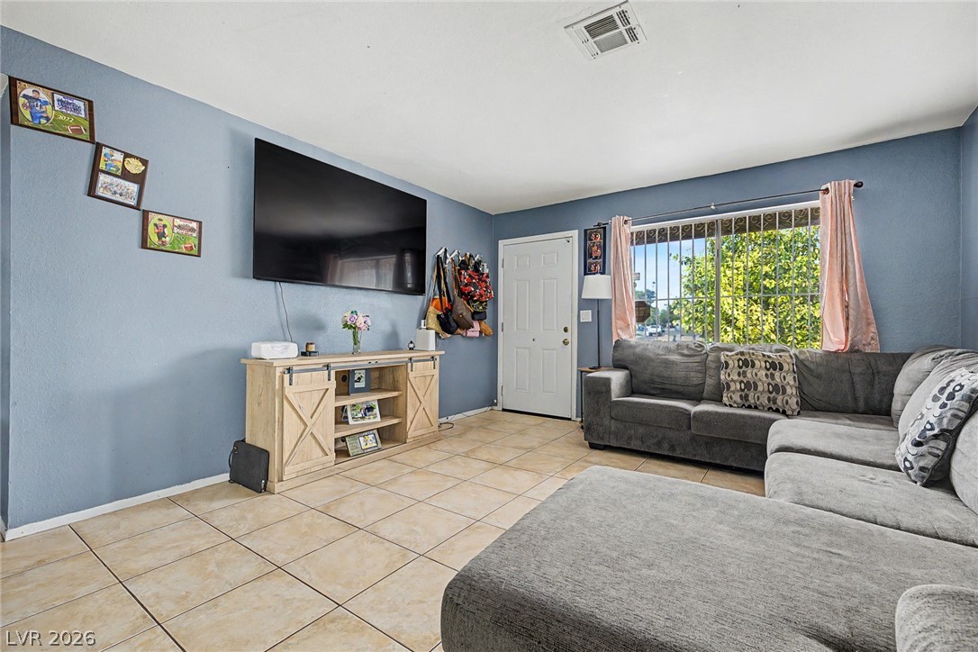 Photo 6 of 26, 4533 Sherrill Avenue