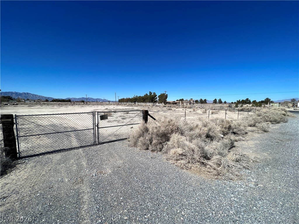 Photo 4 of 5080 S Sunland Avenue