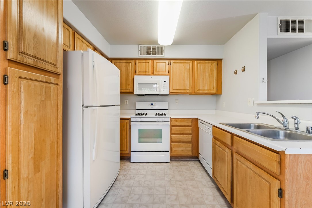Photo 6 of 23, 5710 E Tropicana Avenue #2148