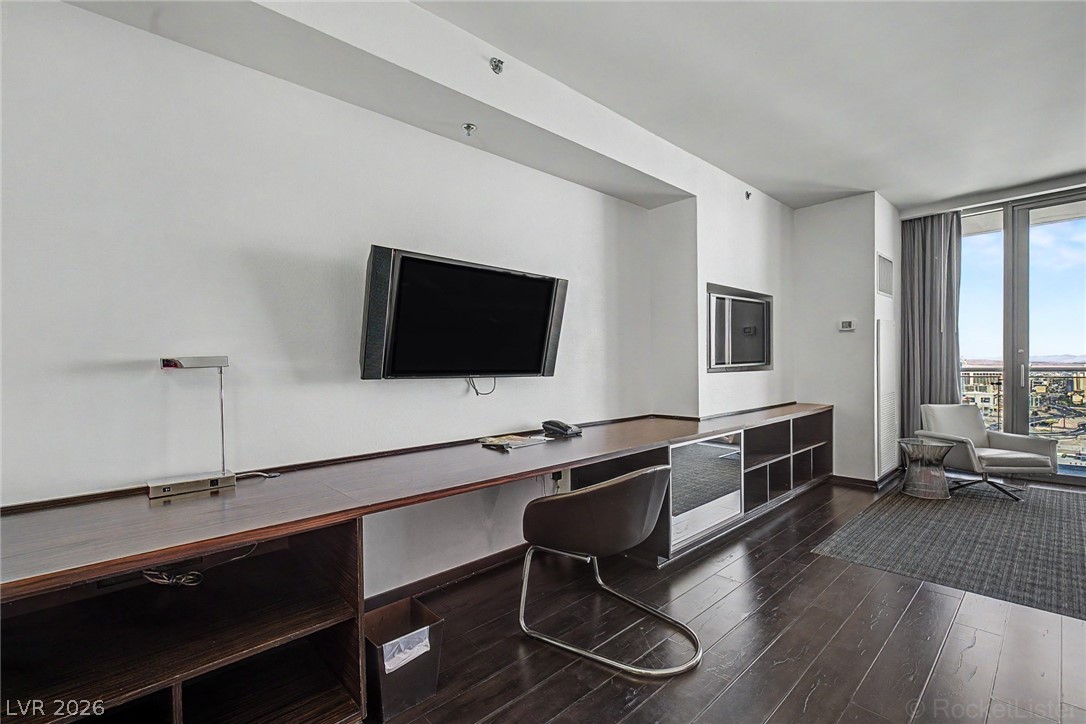 Photo 11 of 35, 4381 W Flamingo Road #36304