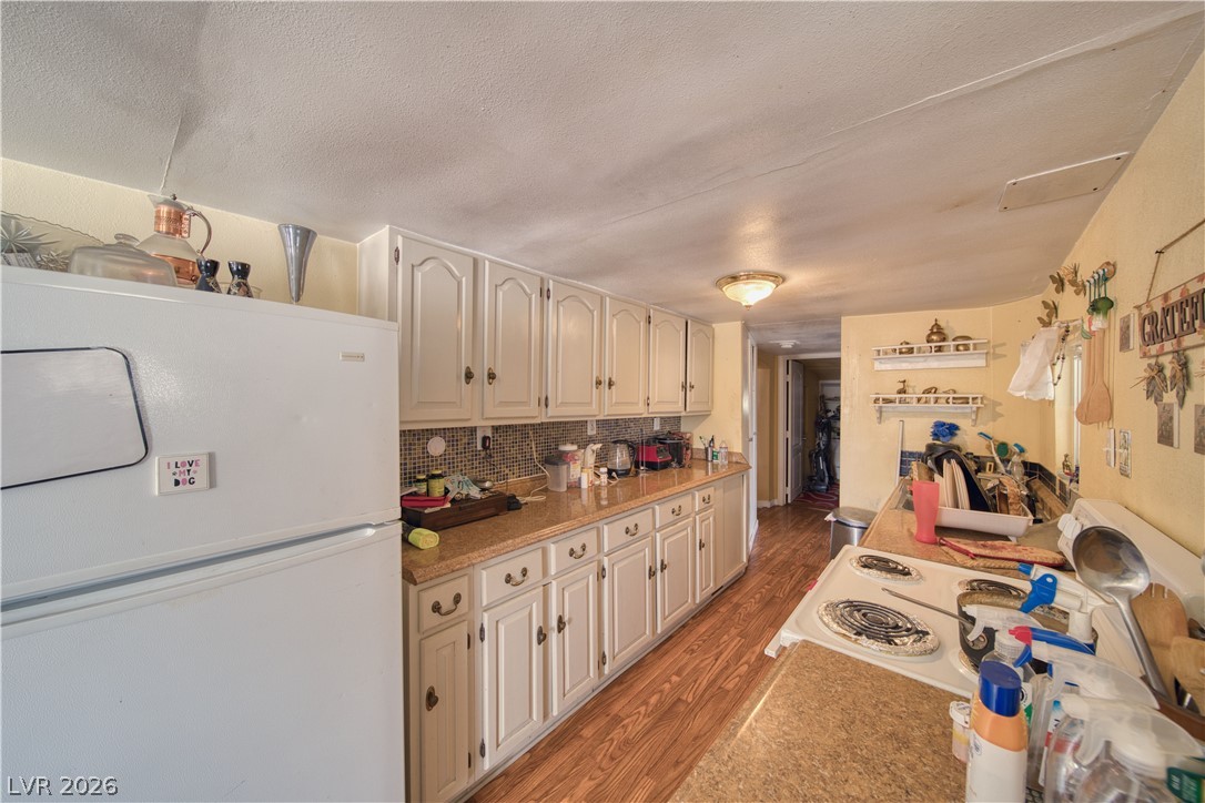 Photo 8 of 30, 1610 W Vondell Drive