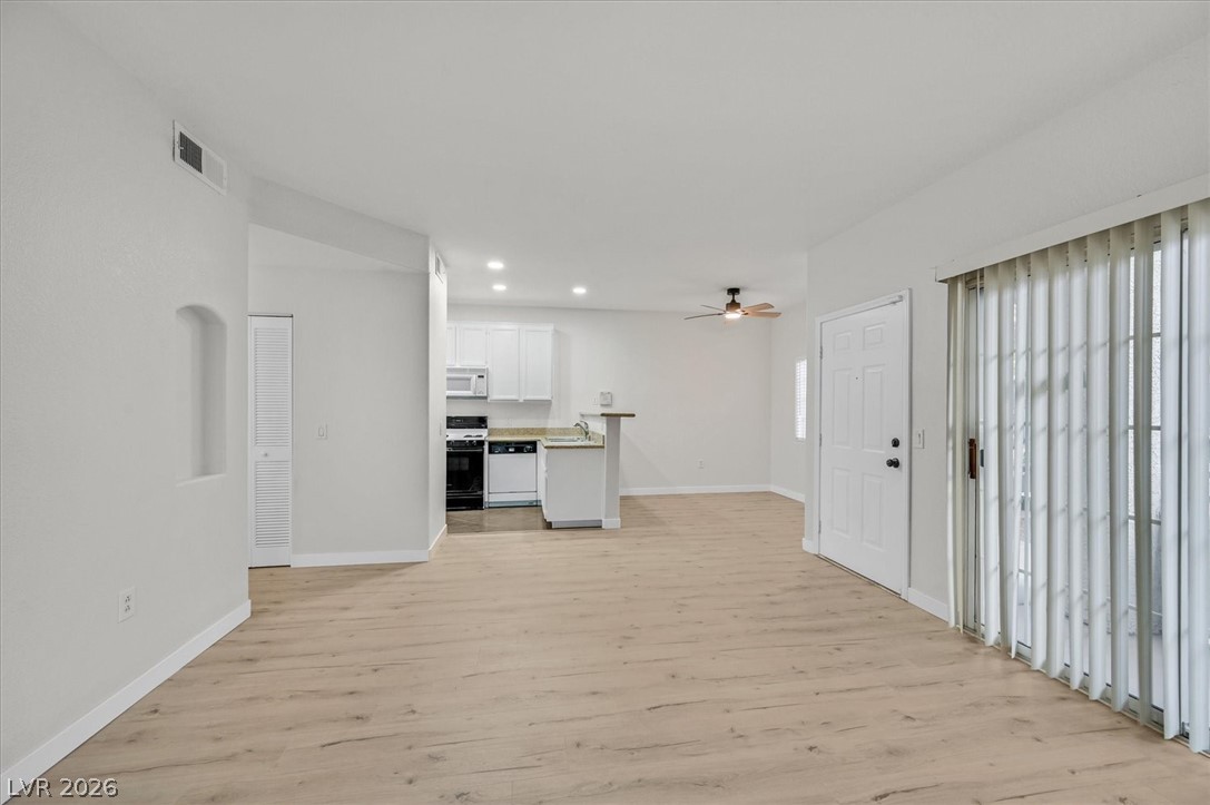 Photo 11 of 23, 3318 N Decatur Boulevard #1089