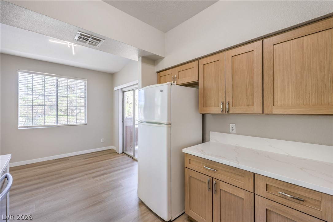 Photo 13 of 35, 1509 Blackcombe Street #204