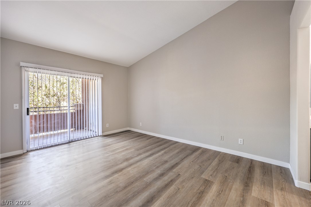 Photo 14 of 35, 1509 Blackcombe Street #204