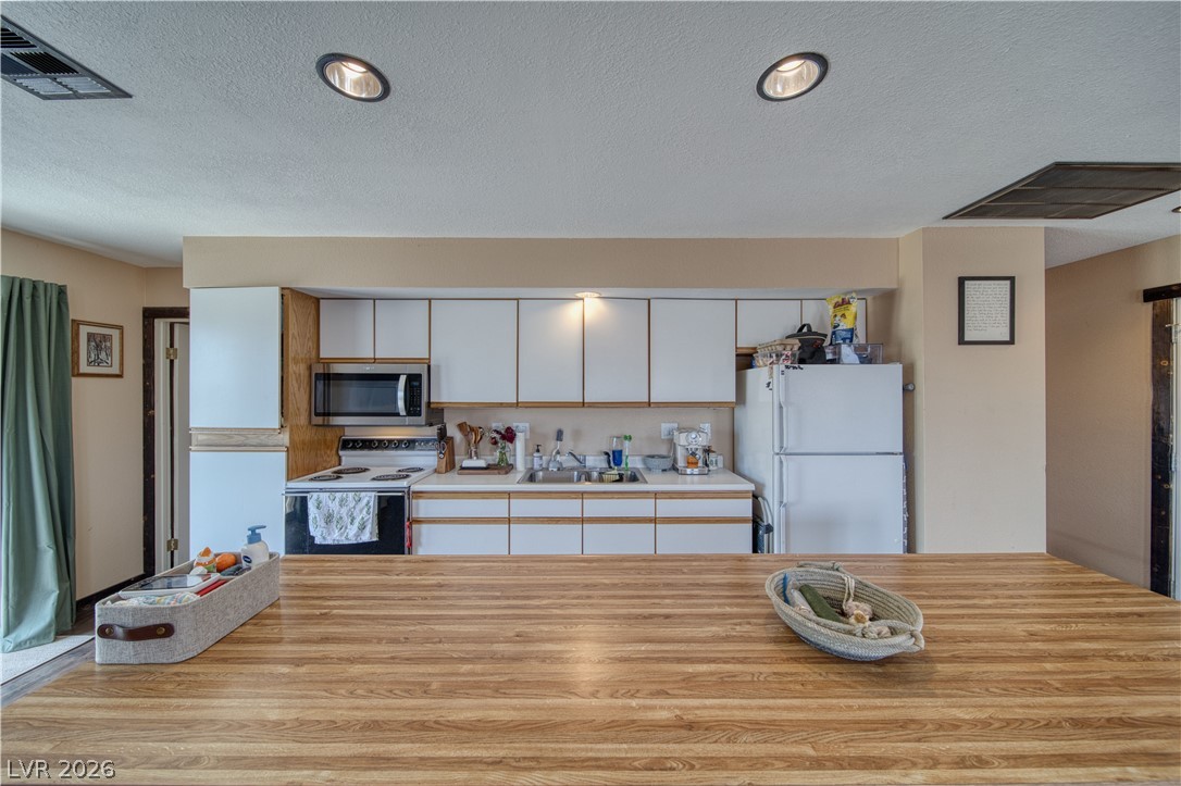 Photo 10 of 32, 1641 W Hickory Street
