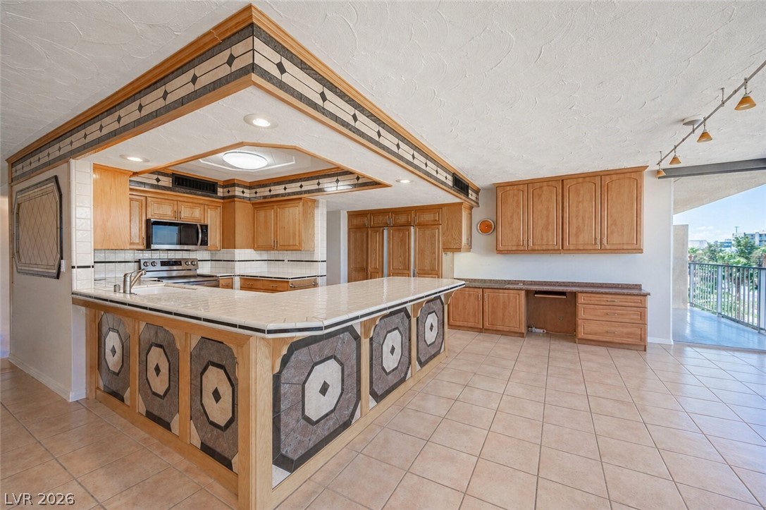 Photo 7 of 12, 3111 Bel Air Drive #6E
