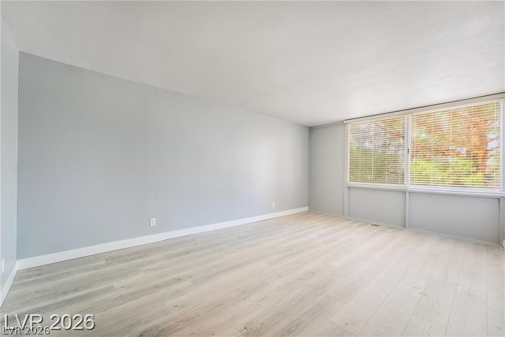Photo 13 of 28, 205 E Harmon Avenue #409