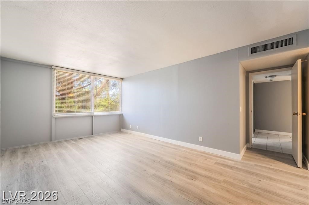 Photo 14 of 28, 205 E Harmon Avenue #409