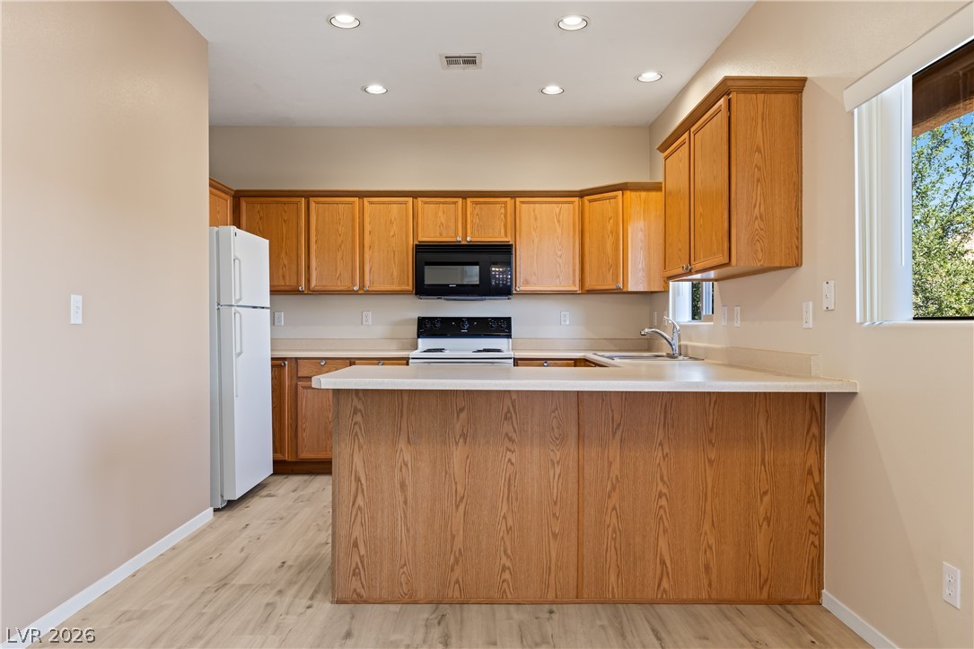 Photo 6 of 28, 724 Hardy Way #E