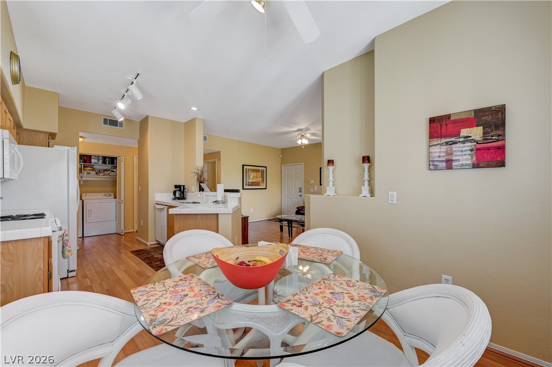 Photo 13 of 33, 8501 W University Avenue #2102