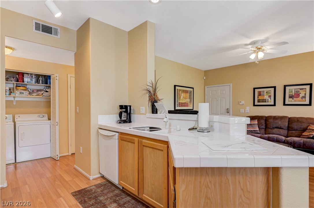 Photo 11 of 33, 8501 W University Avenue #2102