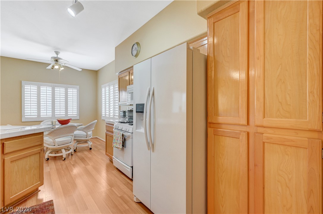 Photo 7 of 33, 8501 W University Avenue #2102