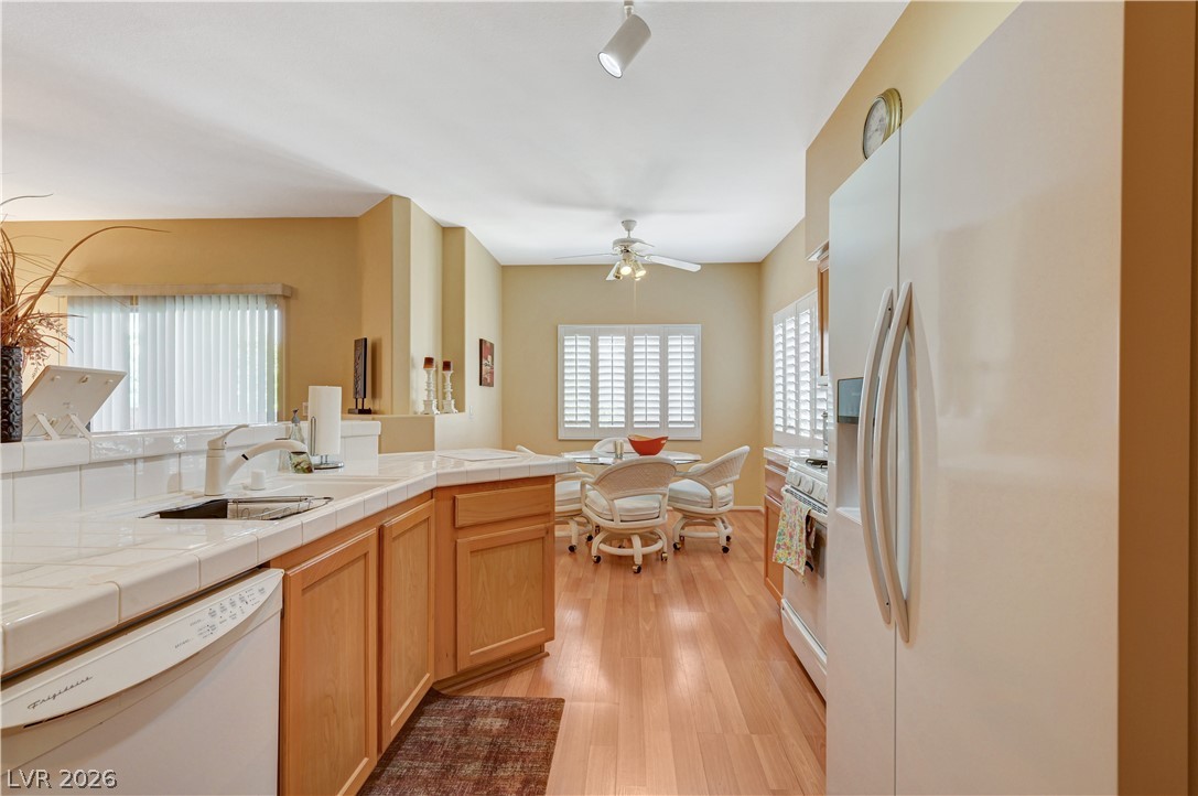 Photo 10 of 33, 8501 W University Avenue #2102