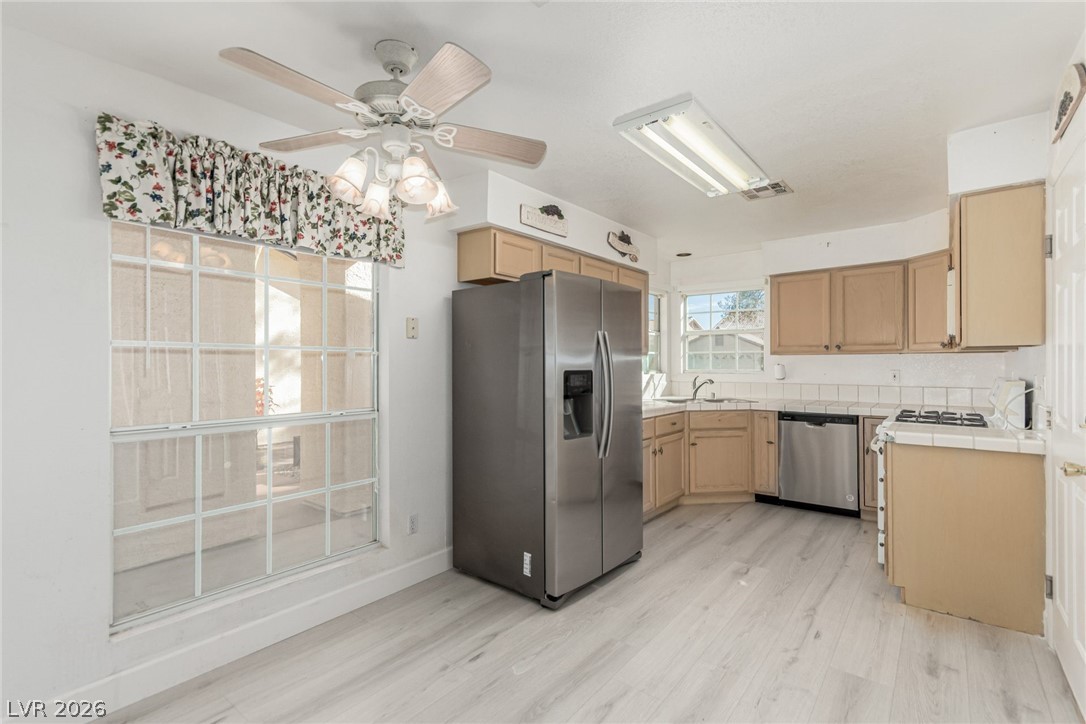 Photo 13 of 31, 4908 Winterset Drive