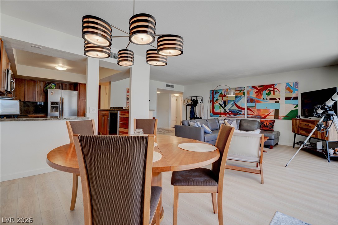 Photo 4 of 205 E HARMON Avenue #909