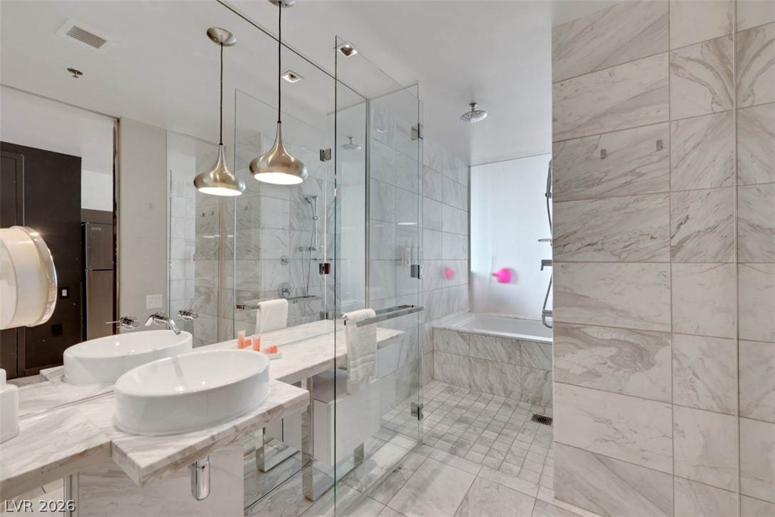 Photo 8 of 28, 4381 W Flamingo Road #3003
