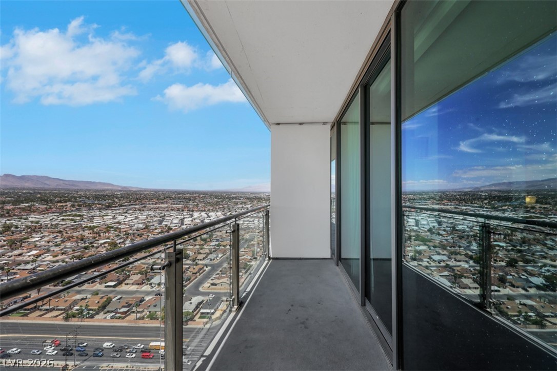 Photo 26 of 28, 4381 W Flamingo Road #3003
