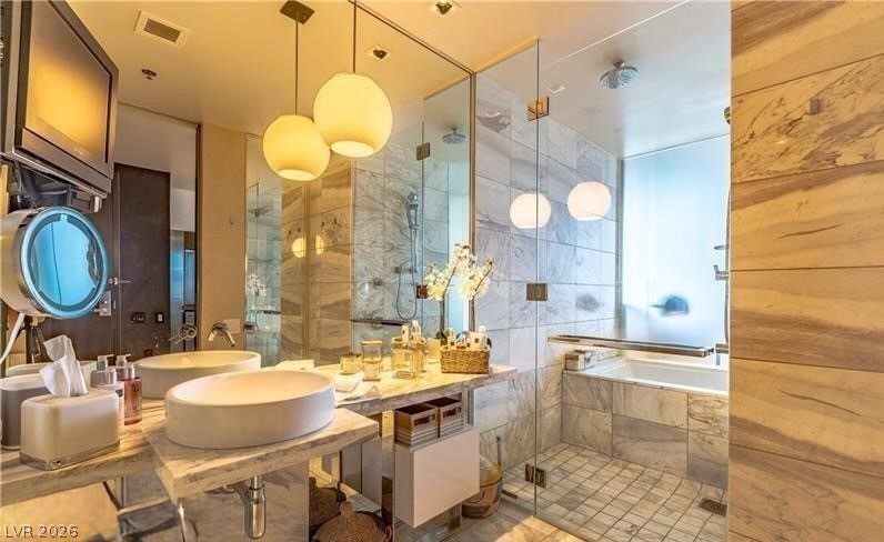 Photo 11 of 22, 4381 W Flamingo Road #5007