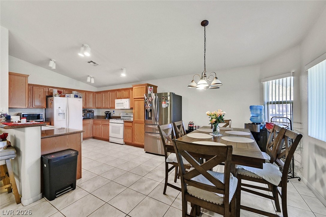 Photo 7 of 31, 3704 Waynesvill Street