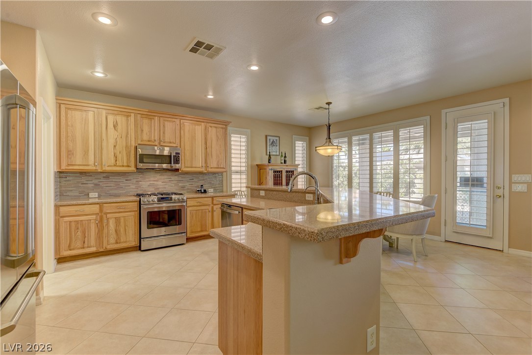 Photo 9 of 26, 4690 Denaro Drive