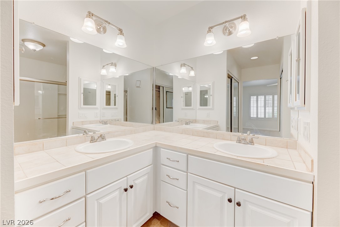 Photo 12 of 31, 4835 S Torrey Pines Drive #104