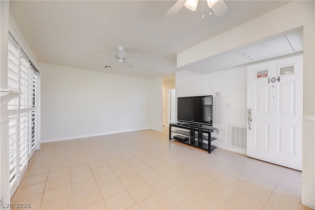 Photo 9 of 31, 4835 S Torrey Pines Drive #104