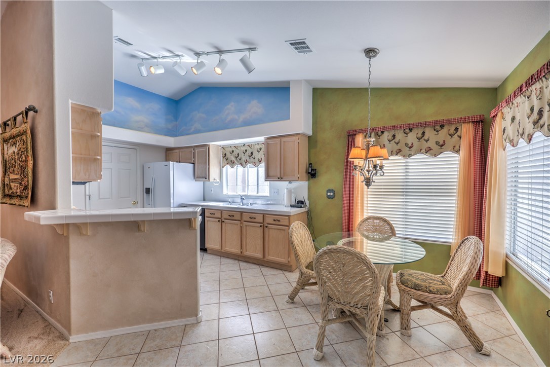 Photo 9 of 29, 1046 Armillaria Street