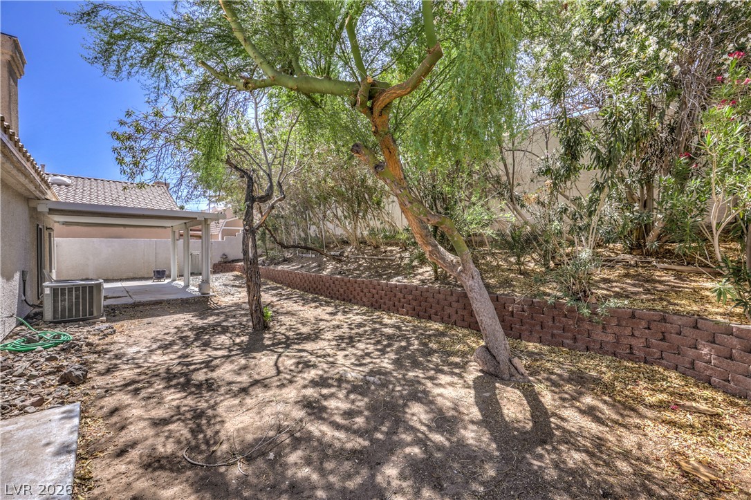 Photo 28 of 29, 1046 Armillaria Street