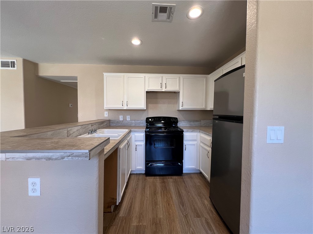 Photo 14 of 35, 2982 Juniper Hills Boulevard #201