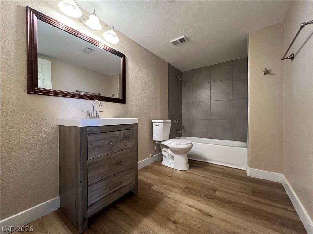 Photo 19 of 35, 2982 Juniper Hills Boulevard #201