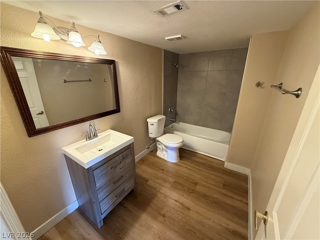 Photo 9 of 35, 2982 Juniper Hills Boulevard #201